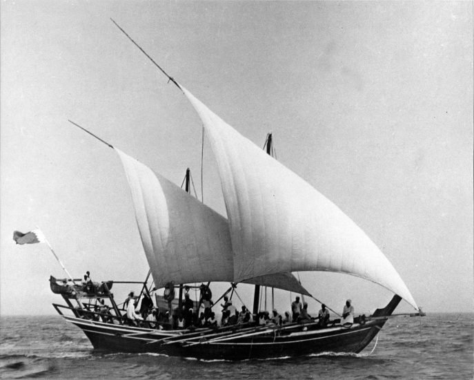 صورة سفينة صناعة كويتية مُبحرة 