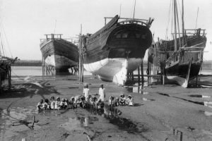 صورة لموقع بناء السفن في الكويت قديما